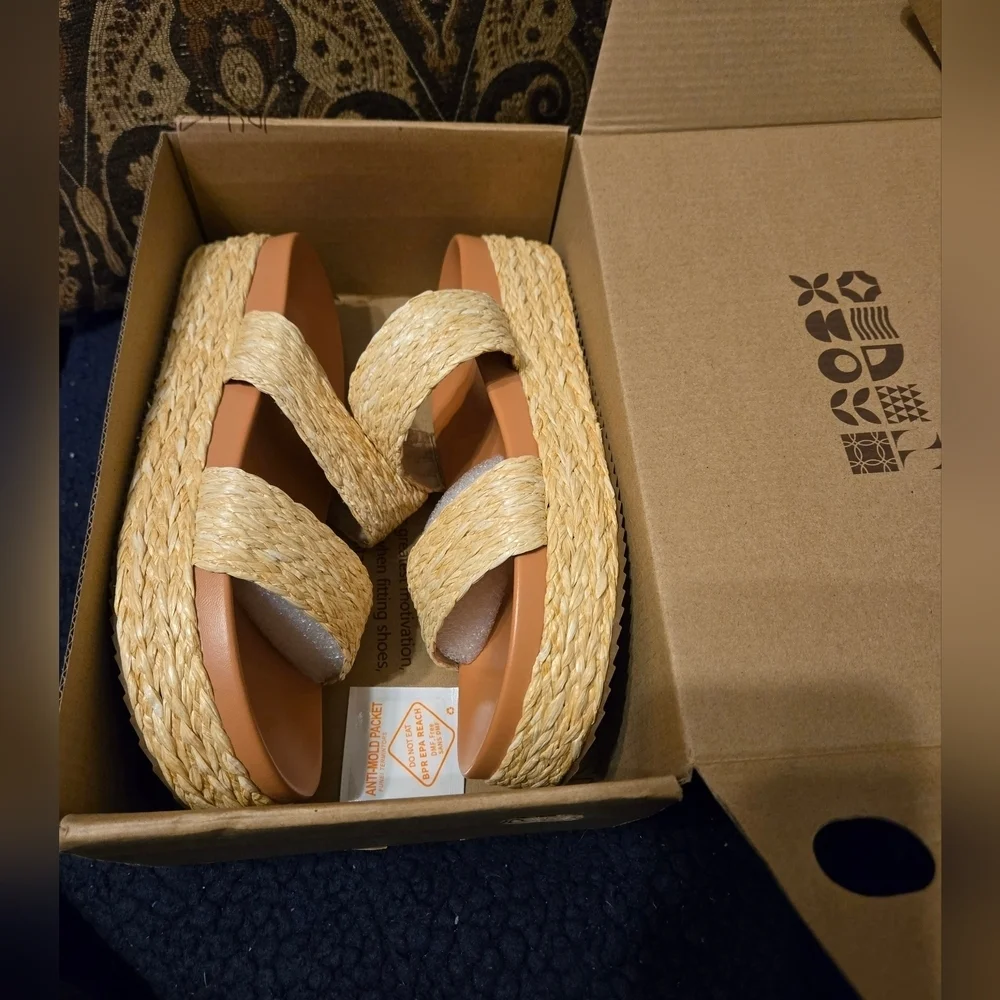 NIB Women's Platform Wedge Sandals